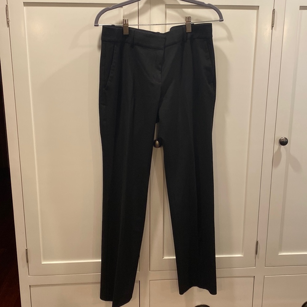 Ann Taylor gently used women’s size 8 black pants.